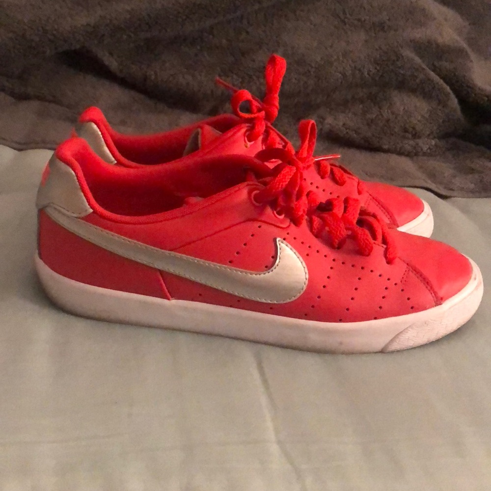 red and silver nikes 532364-608